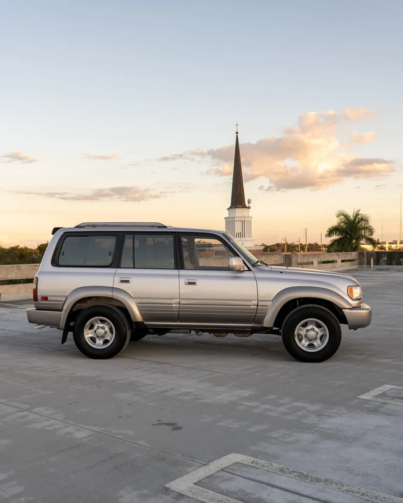 1997 Lexus LX 1st Gen - Image 11 of 31