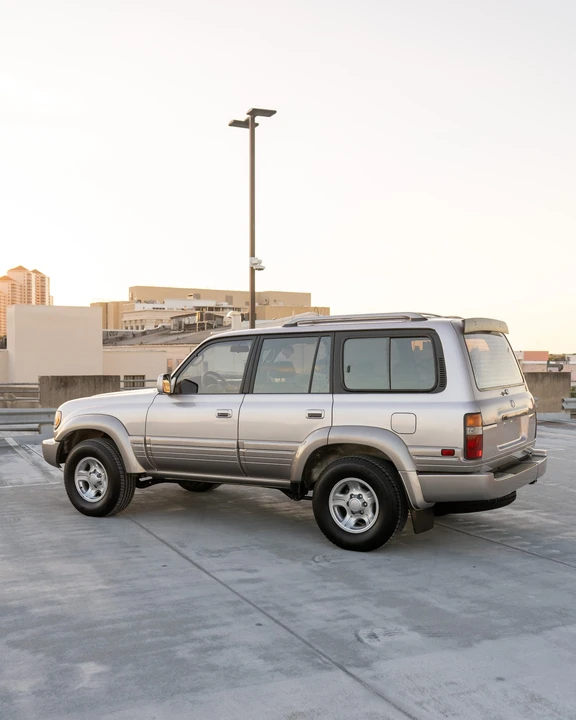 1997 Lexus LX 1st Gen - Image 17 of 31