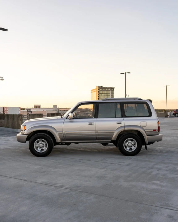 1997 Lexus LX 1st Gen - Image 18 of 31