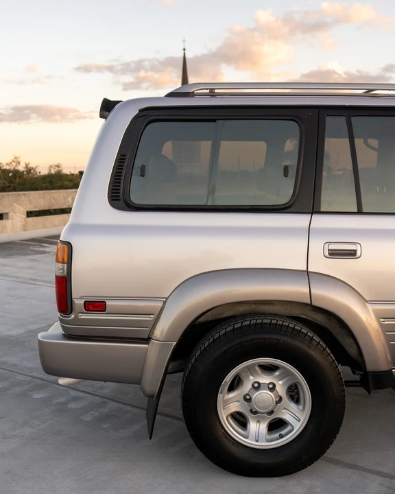 1997 Lexus LX 1st Gen - Image 27 of 31