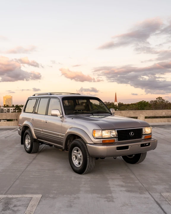1997 Lexus LX 1st Gen - Image 5 of 31