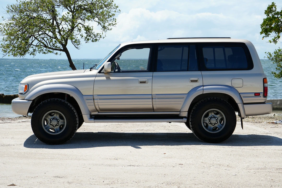 1997 Lexus LX 1st Gen - Image 28 of 31