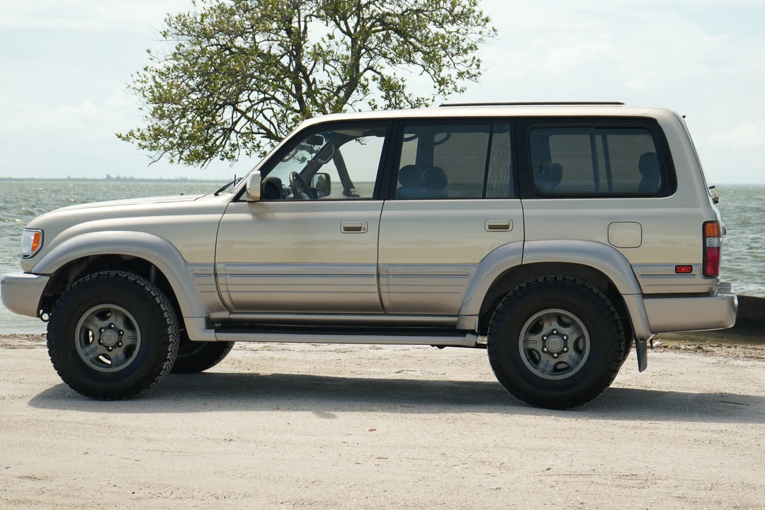 1997 Lexus LX 1st Gen - Image 26 of 31