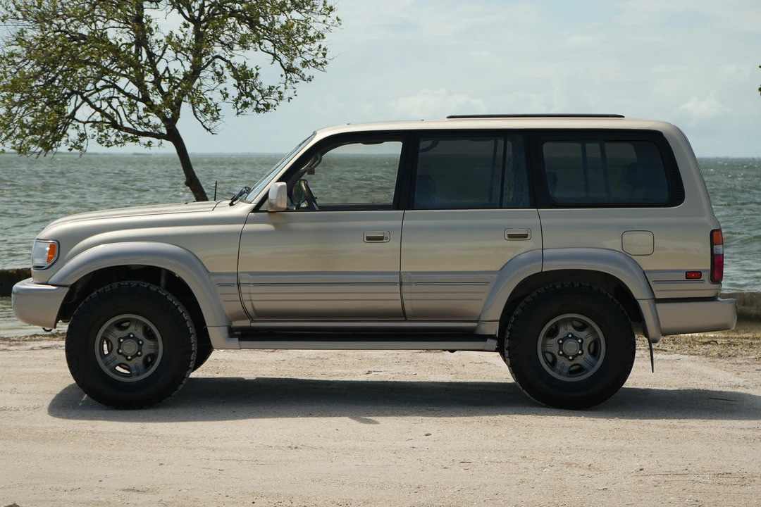 1997 Lexus LX 1st Gen - Image 25 of 31
