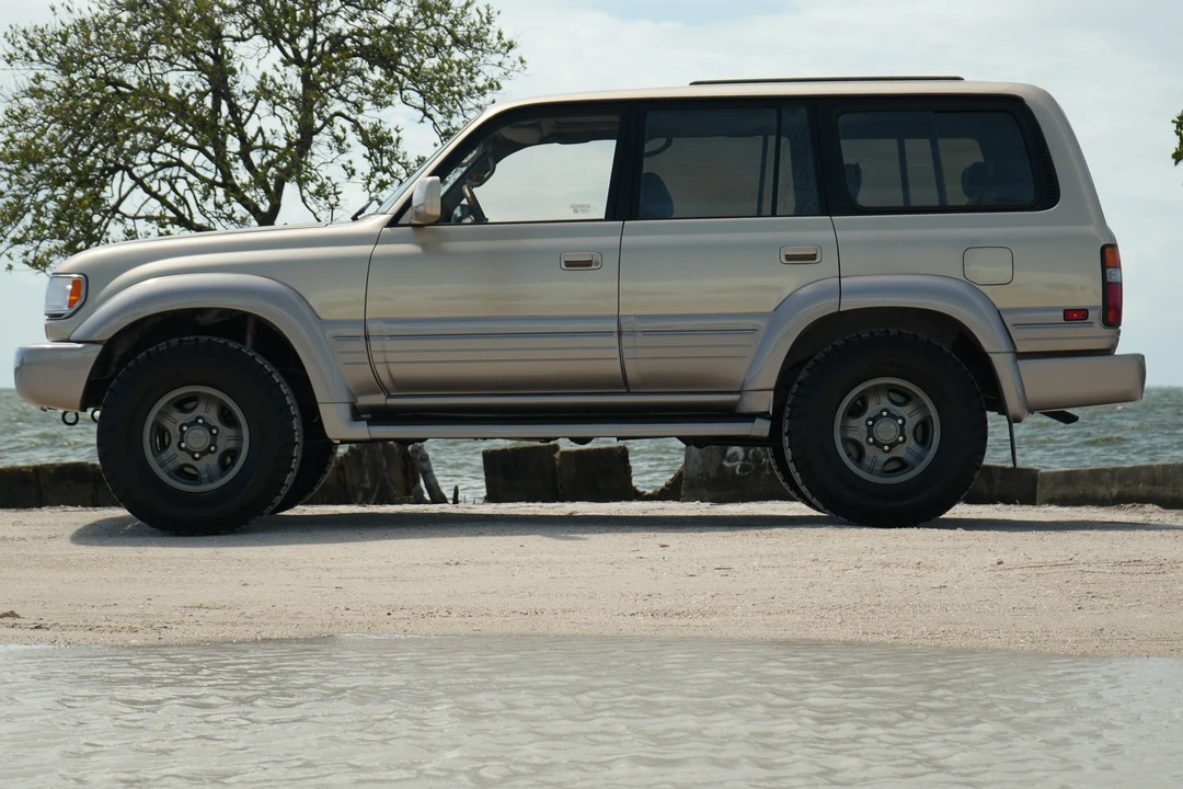1997 Lexus LX 1st Gen - Image 27 of 31