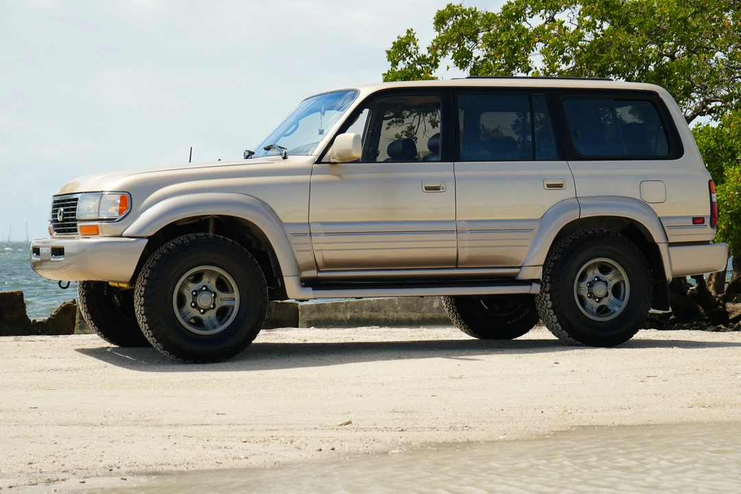 1997 Lexus LX 1st Gen - Image 22 of 31