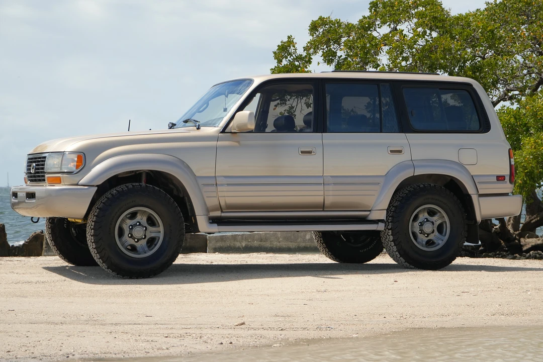 1997 Lexus LX 1st Gen - Image 24 of 31