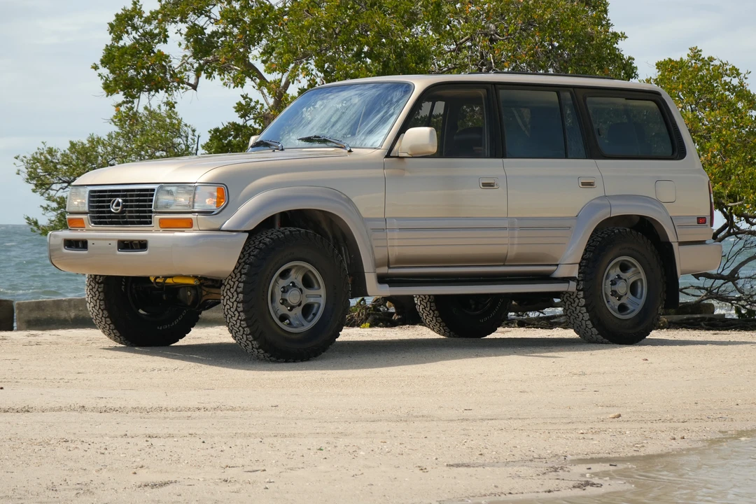 1997 Lexus LX 1st Gen - Image 23 of 31