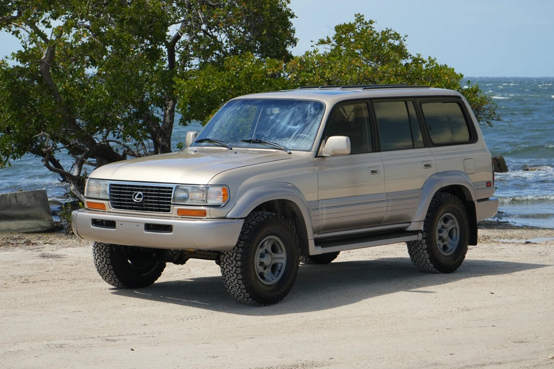 1997 Lexus LX 1st Gen - Image 17 of 31