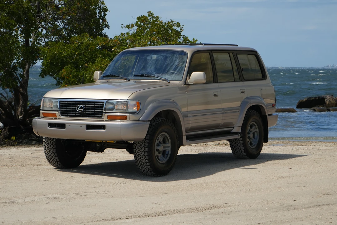 1997 Lexus LX 1st Gen - Image 15 of 31