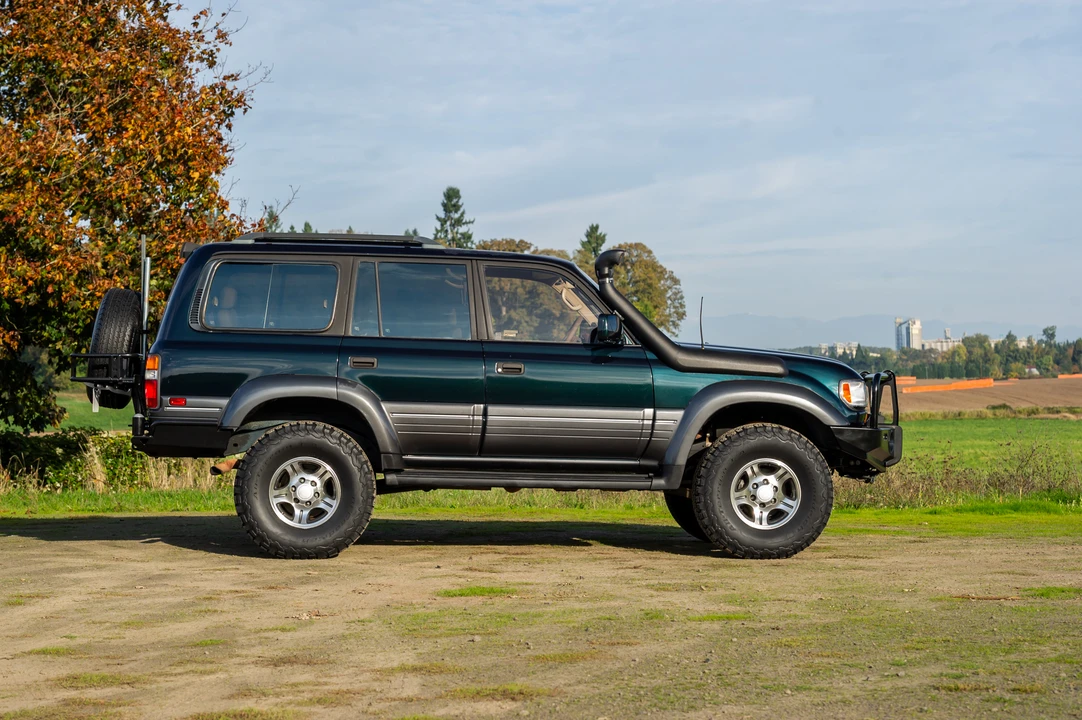1997 Lexus LX 1st Gen - Image 16 of 31