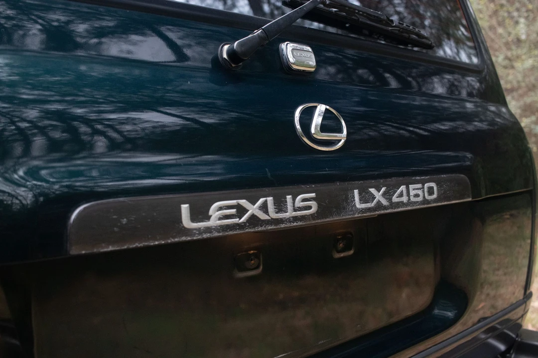 1997 Lexus LX 1st Gen - Image 28 of 31