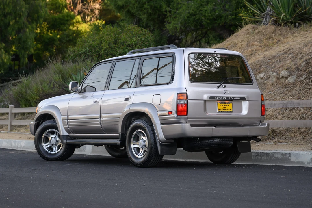 1997 Lexus LX 1st Gen - Image 17 of 31