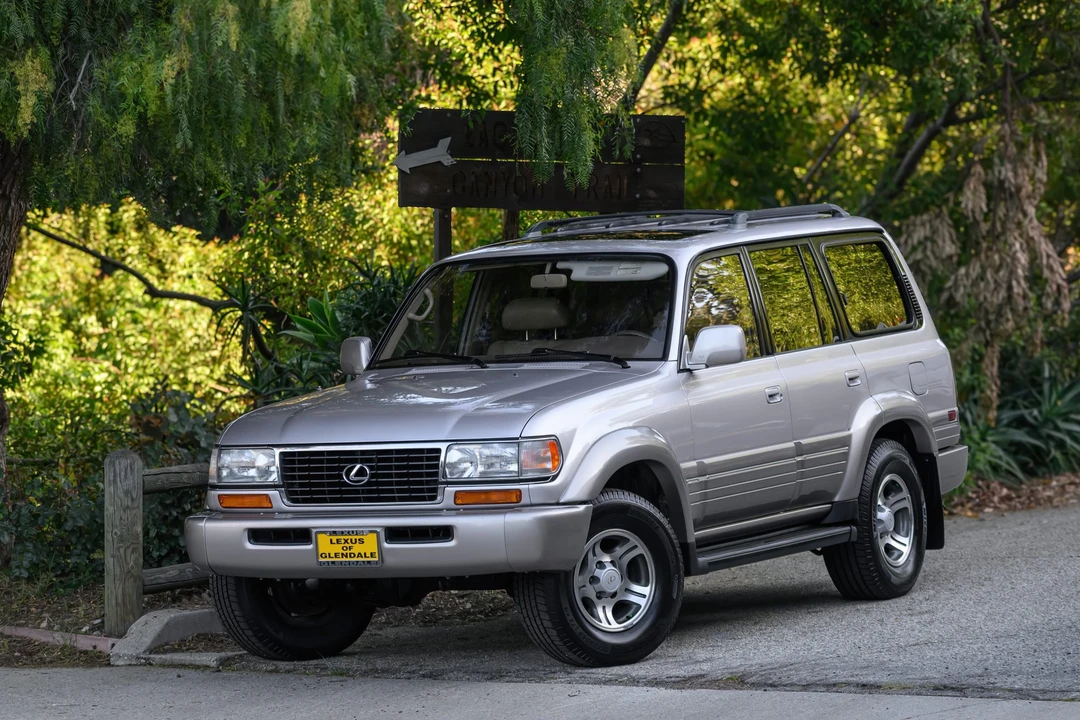 1997 Lexus LX 1st Gen - Image 4 of 31