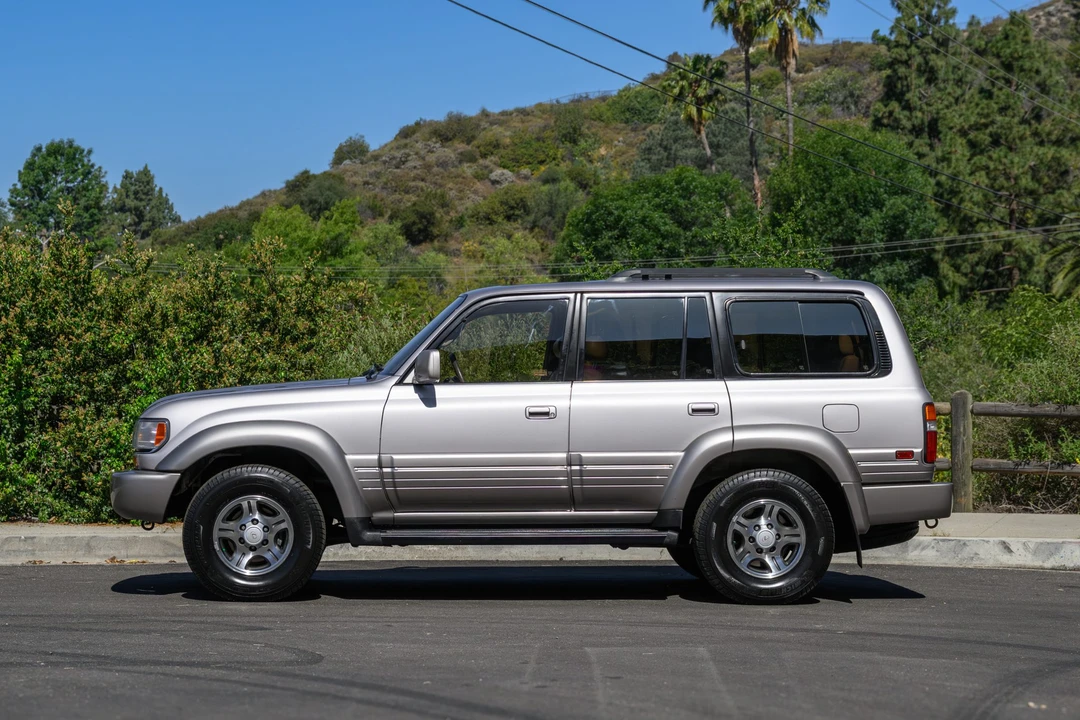 1997 Lexus LX 1st Gen - Image 21 of 31