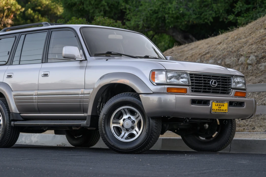 1997 Lexus LX 1st Gen - Image 25 of 31