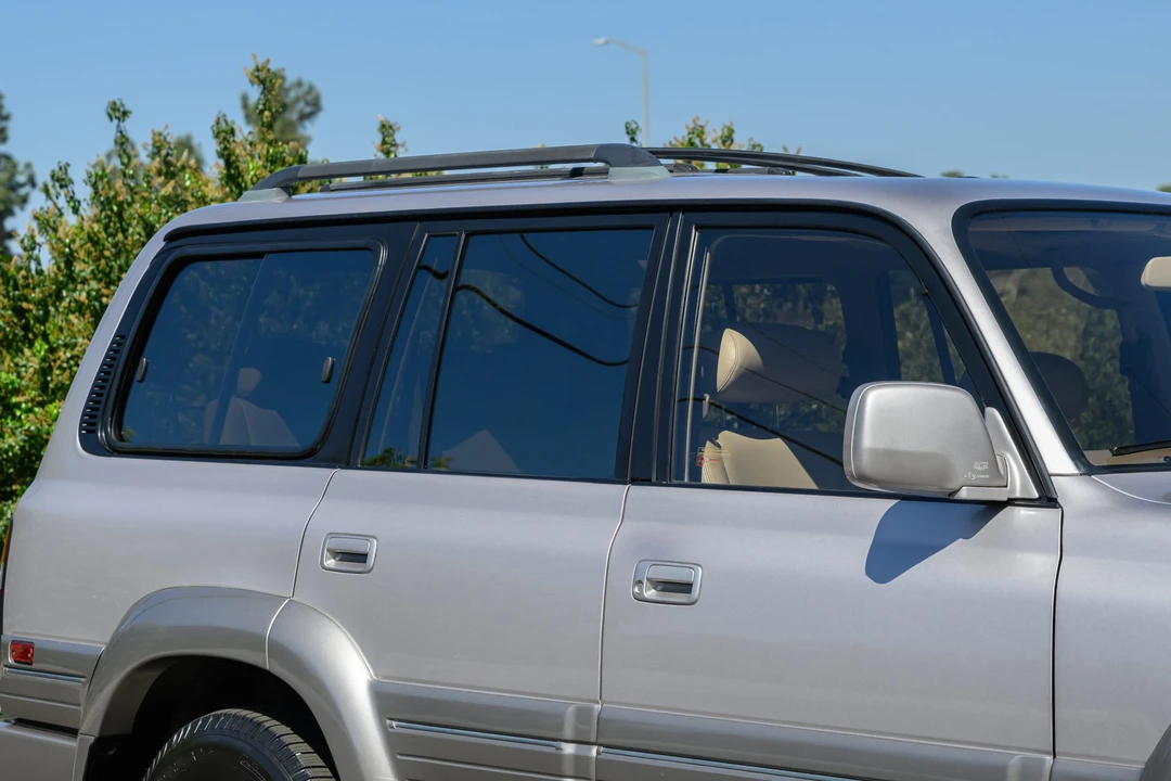 1997 Lexus LX 1st Gen - Image 27 of 31