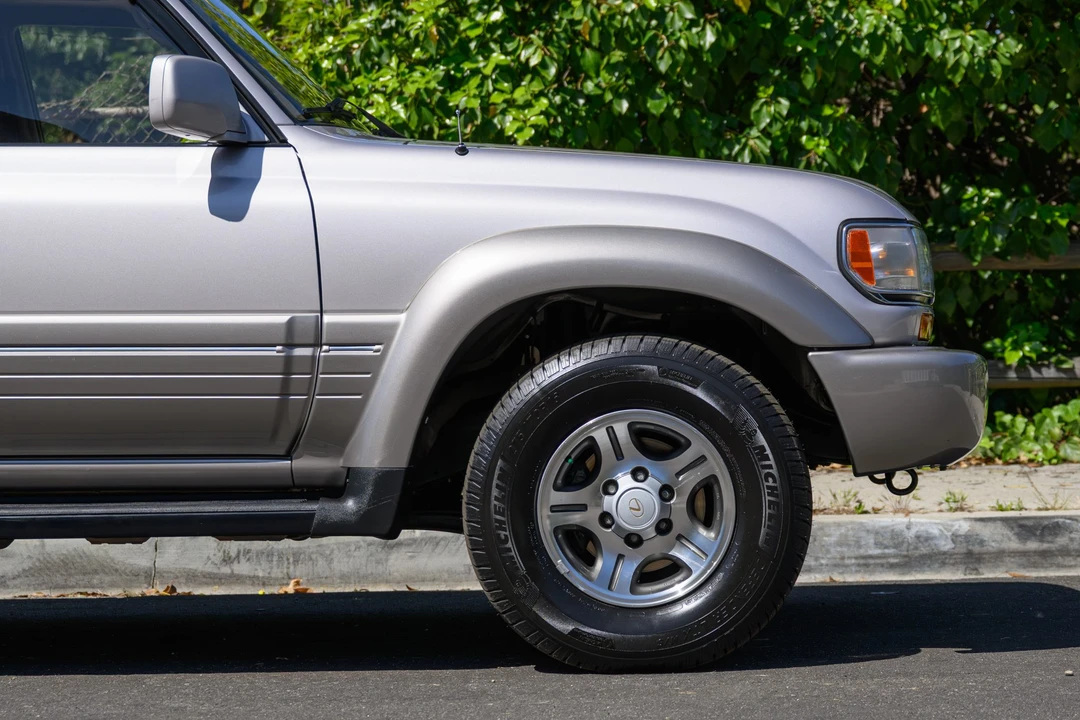 1997 Lexus LX 1st Gen - Image 26 of 31