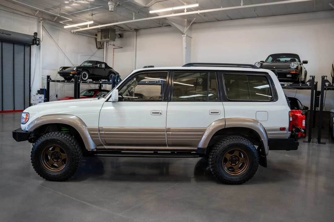 1997 Lexus LX 1st Gen - Image 9 of 31