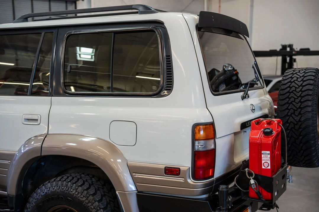 1997 Lexus LX 1st Gen - Image 23 of 31