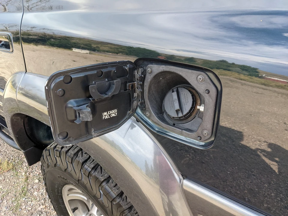 1997 Lexus LX 1st Gen - Image 17 of 31
