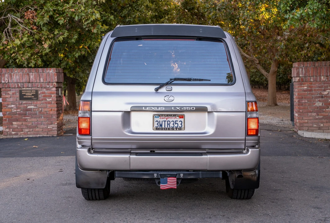 1997 Lexus LX 1st Gen - Image 11 of 31
