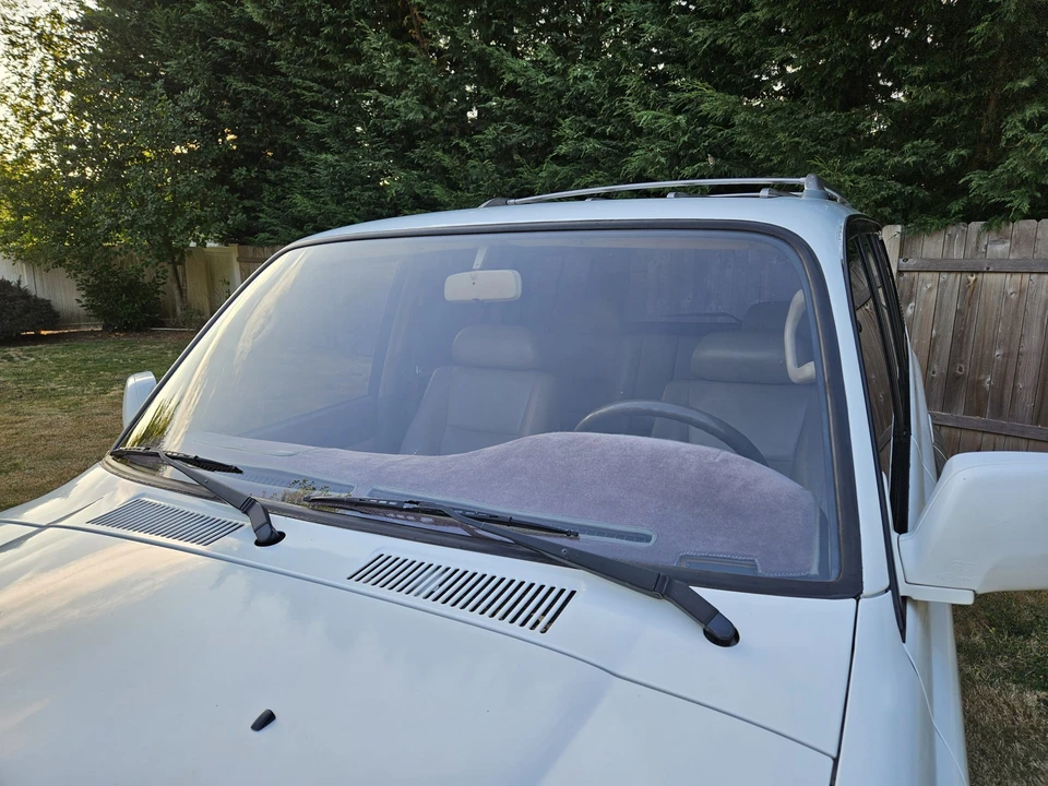 1997 Lexus LX 1st Gen - Image 23 of 31