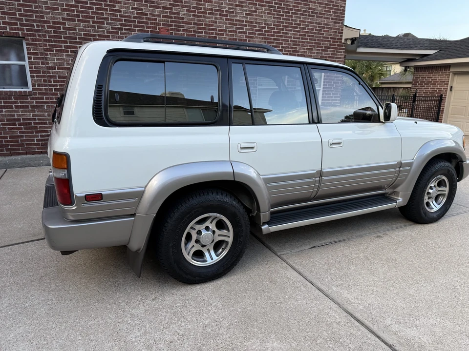 1997 Lexus LX 1st Gen - Image 24 of 31
