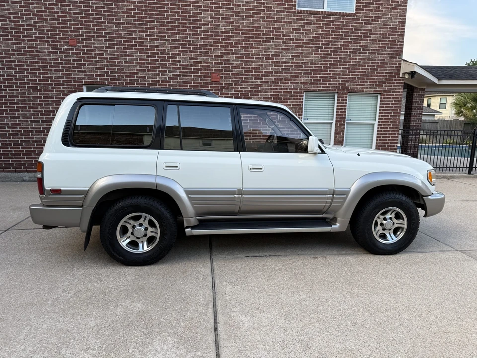 1997 Lexus LX 1st Gen - Image 25 of 31