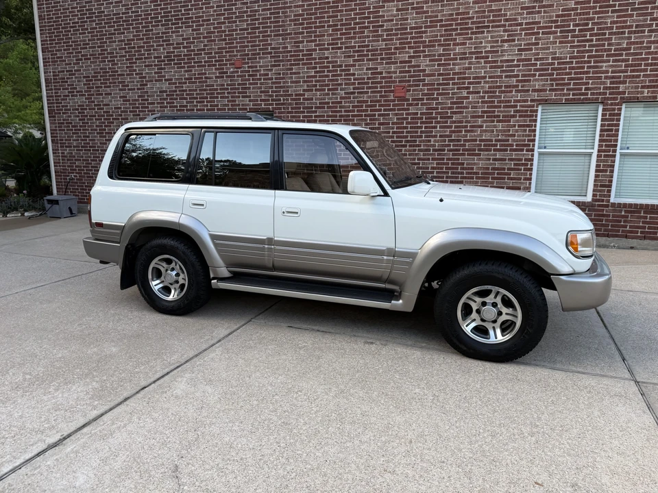 1997 Lexus LX 1st Gen - Image 26 of 31