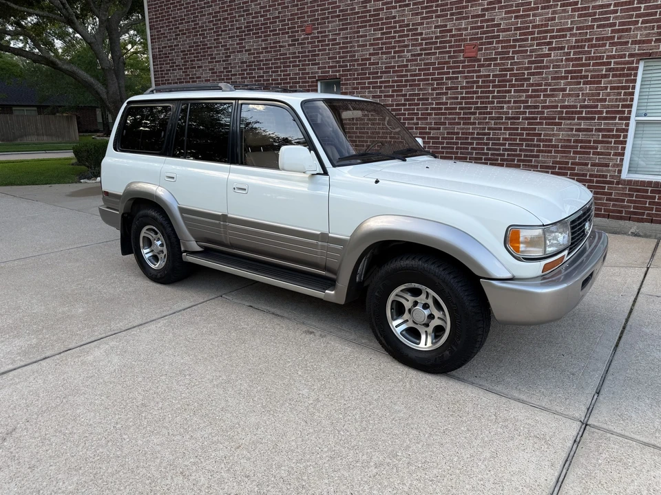 1997 Lexus LX 1st Gen - Image 27 of 31