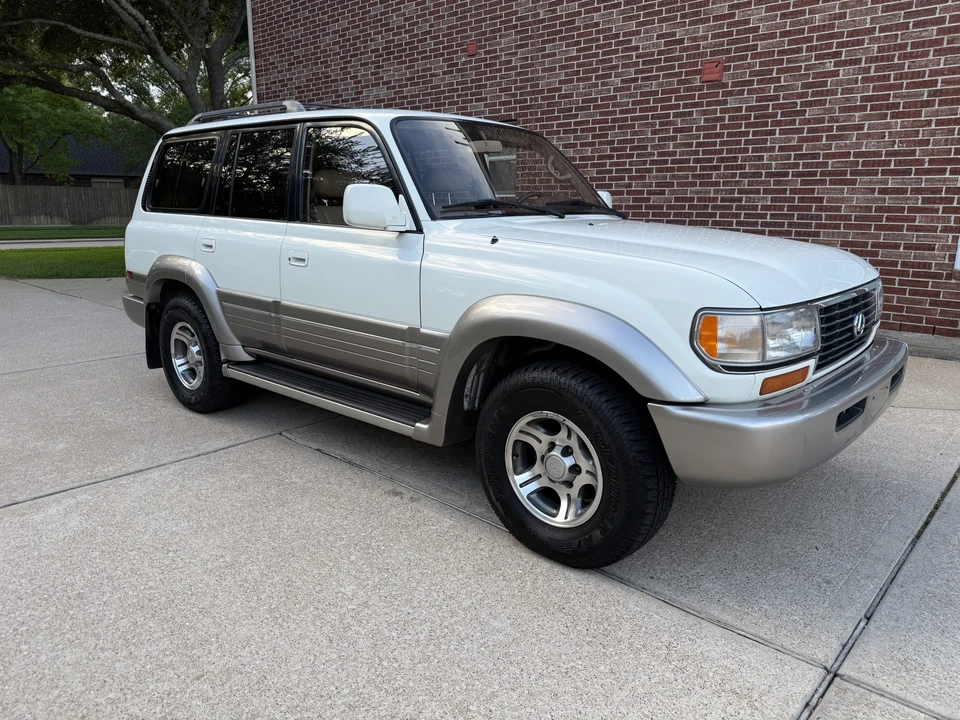 1997 Lexus LX 1st Gen - Image 28 of 31