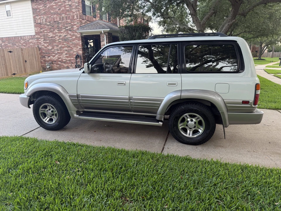 1997 Lexus LX 1st Gen - Image 11 of 31