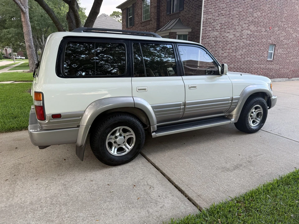 1997 Lexus LX 1st Gen - Image 23 of 31