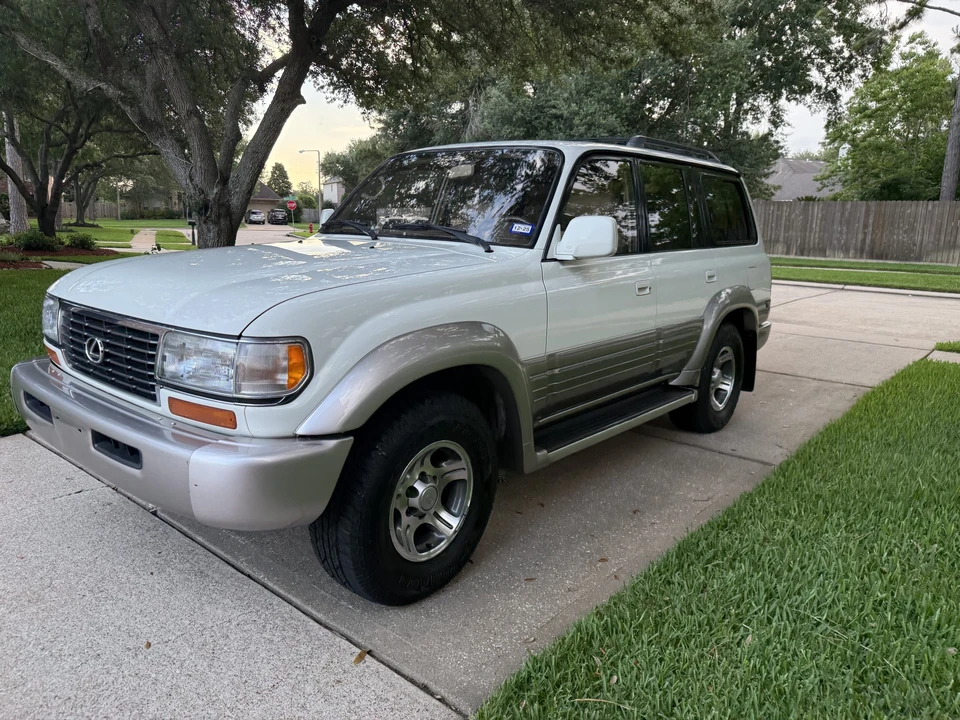 1997 Lexus LX 1st Gen - Image 4 of 31
