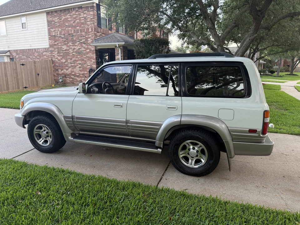 1997 Lexus LX 1st Gen - Image 12 of 31