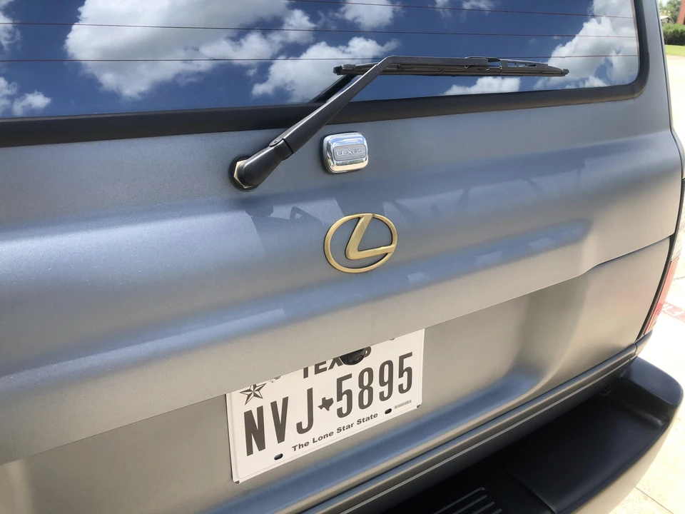 1997 Lexus LX 1st Gen - Image 23 of 31