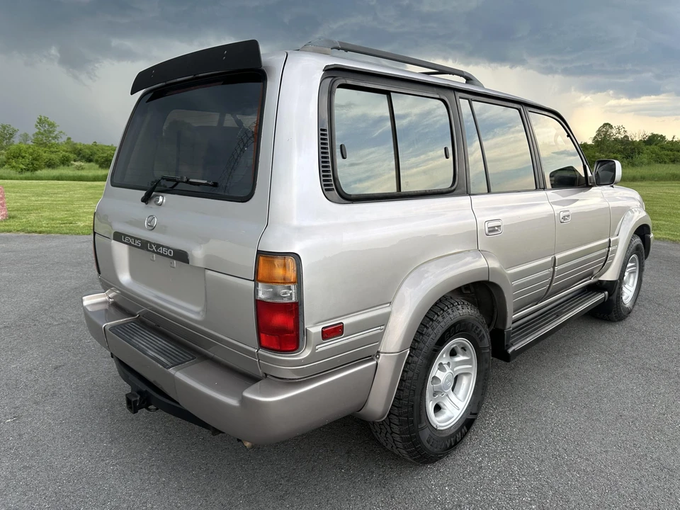 1997 Lexus LX 1st Gen - Image 18 of 31