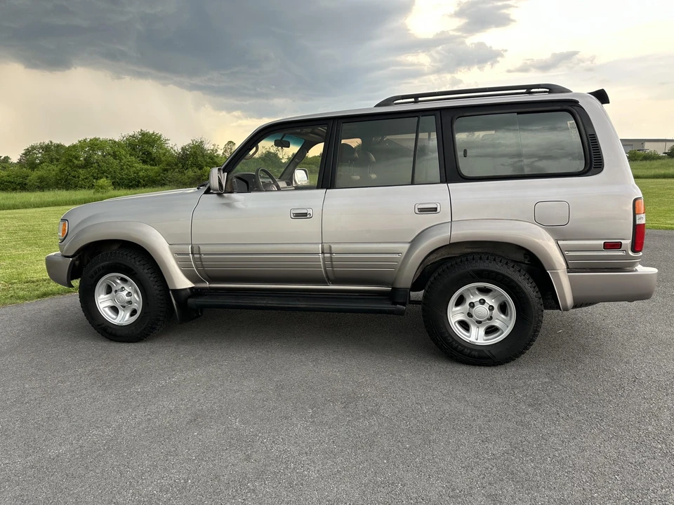 1997 Lexus LX 1st Gen - Image 27 of 31