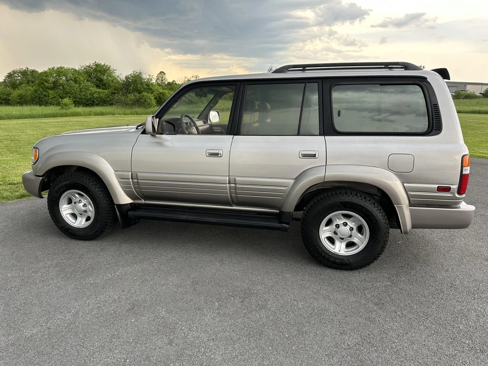 1997 Lexus LX 1st Gen - Image 26 of 31