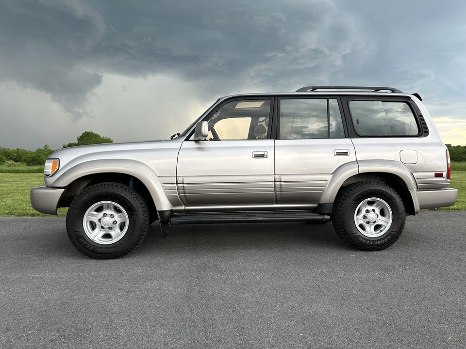 1997 Lexus LX 1st Gen - Image 28 of 31