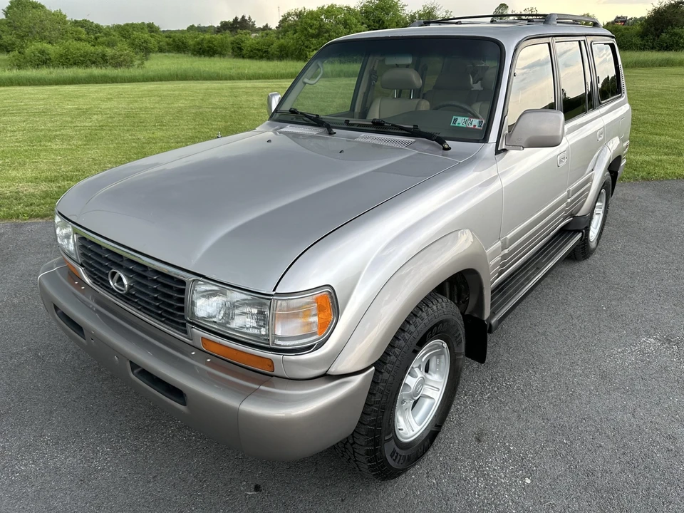1997 Lexus LX 1st Gen - Image 4 of 31