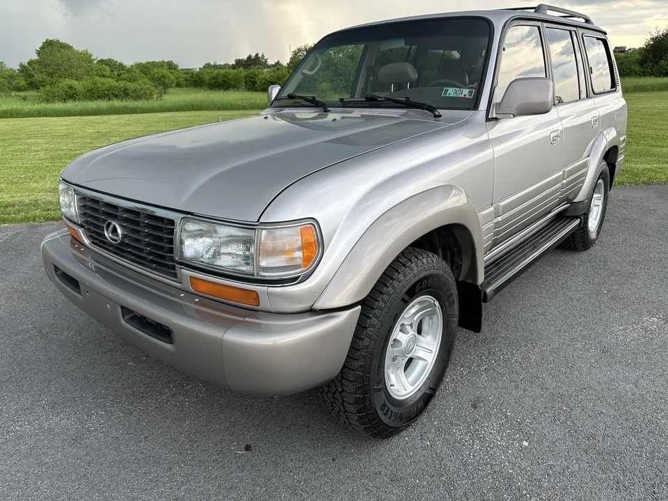 1997 Lexus LX 1st Gen - Image 5 of 31