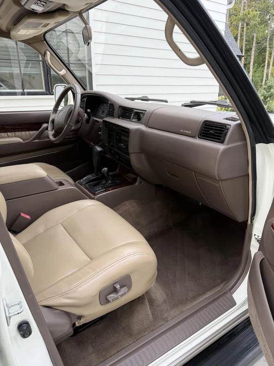 1997 Lexus LX 1st Gen - Image 27 of 31