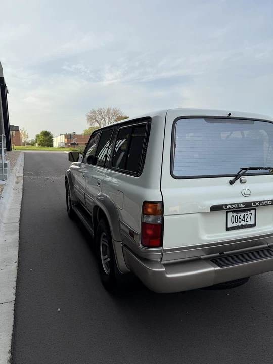 1997 Lexus LX 1st Gen - Image 19 of 31