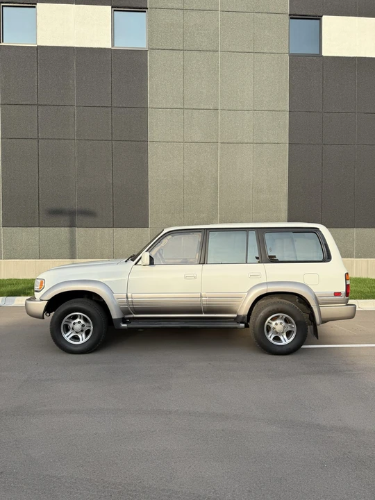 1997 Lexus LX 1st Gen - Image 4 of 31