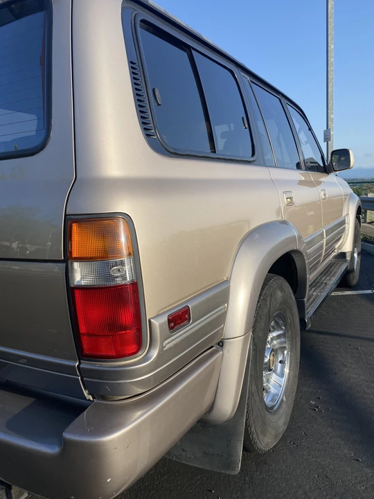 1997 Lexus LX 1st Gen - Image 28 of 31