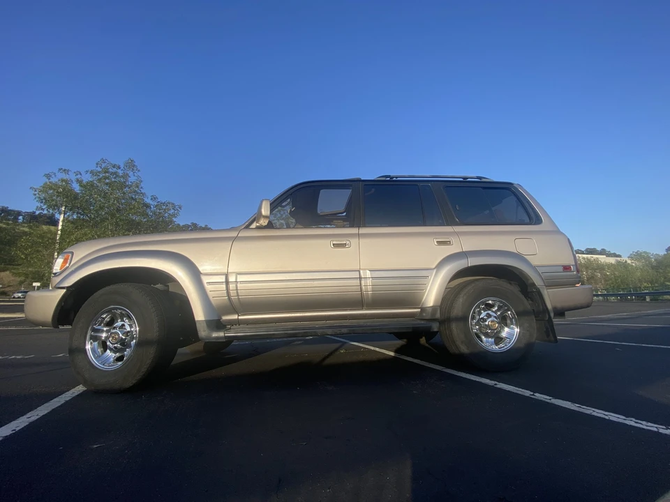 1997 Lexus LX 1st Gen - Image 6 of 31