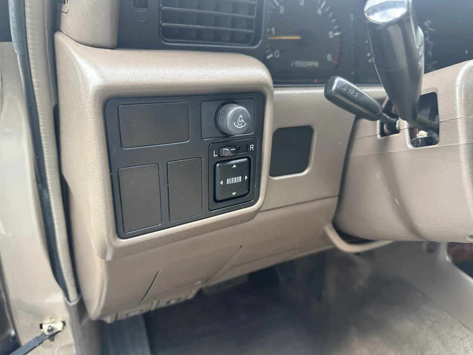 1997 Lexus LX 1st Gen - Image 26 of 31