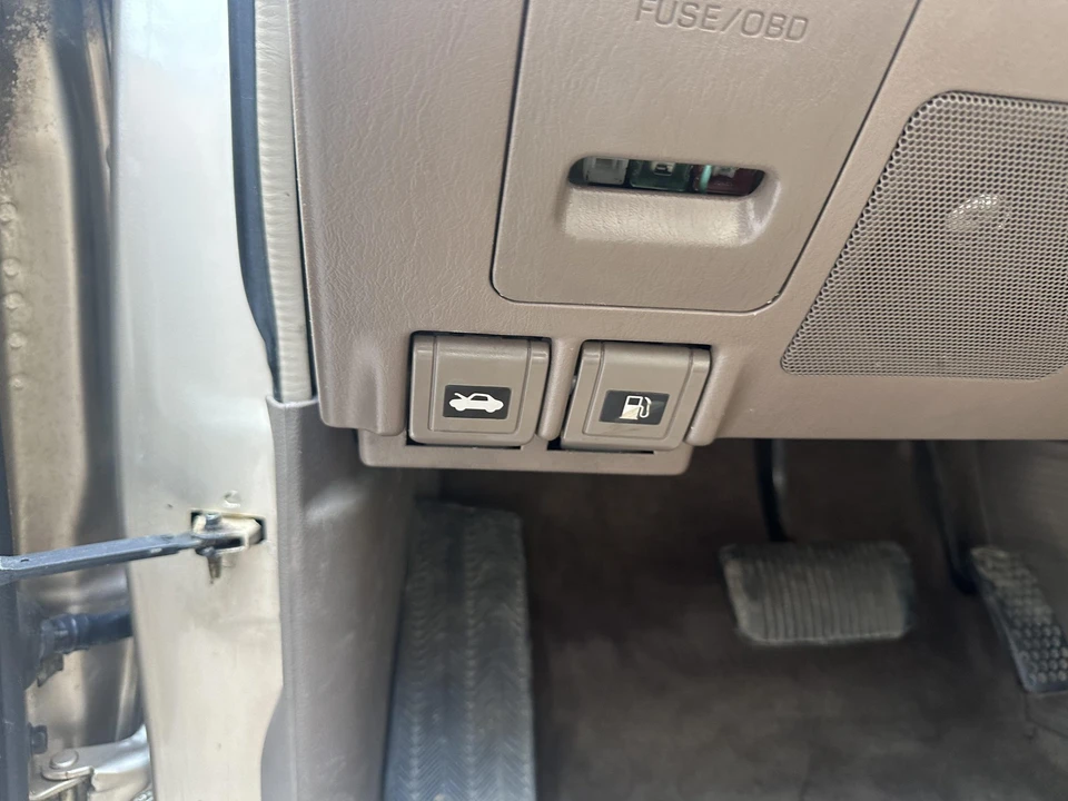 1997 Lexus LX 1st Gen - Image 27 of 31